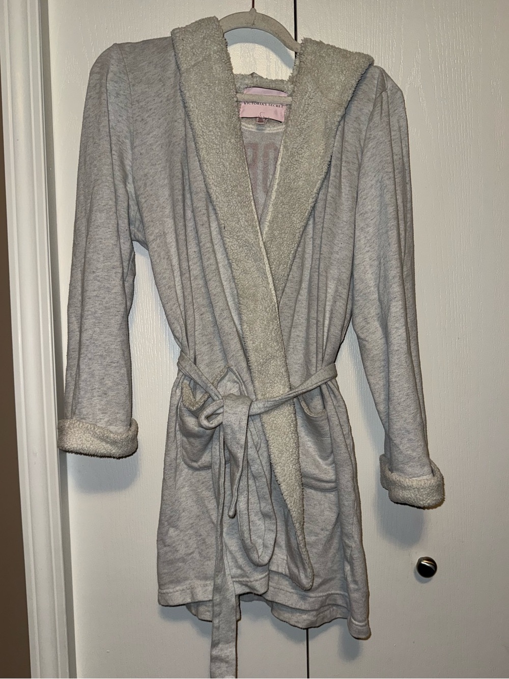 VICTORIA'S SECRET COZY PLUSH SHERPA LINED HOODIE GREY SHORT ROBE